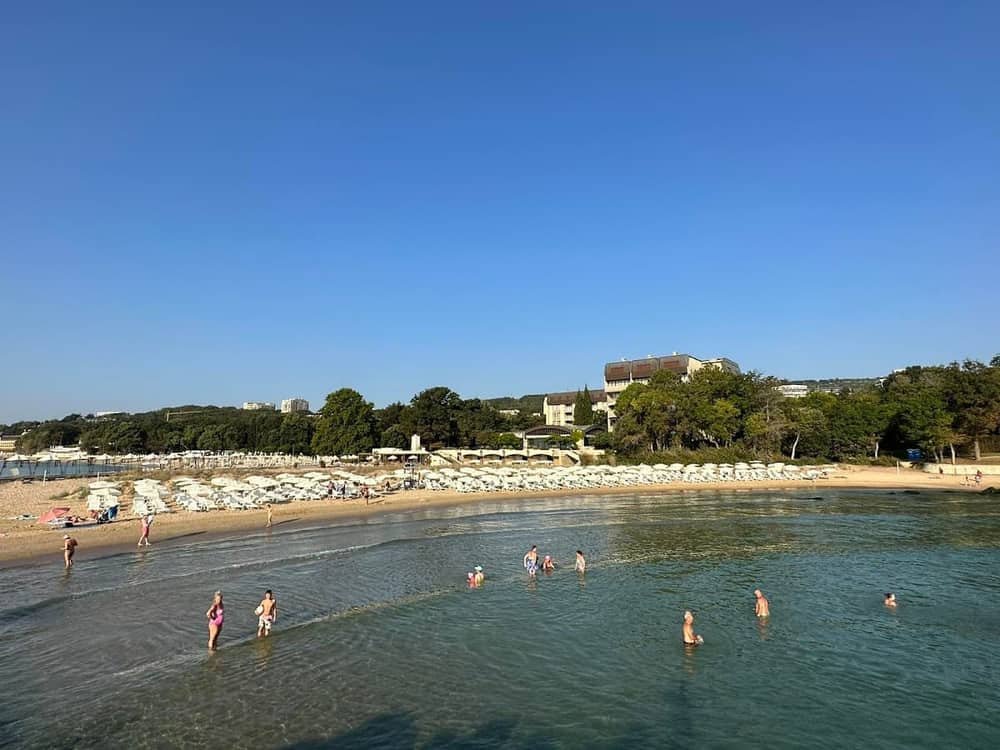 Golden Sands — Dolce Vita Sunshine Resort - Beach line
