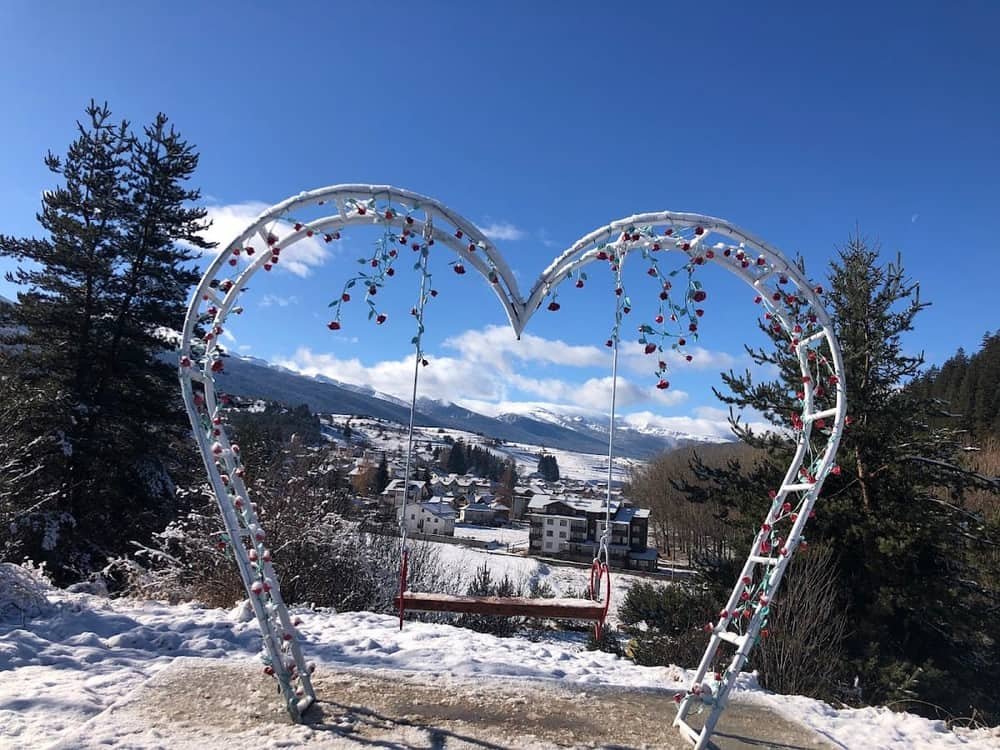 Madjare's Hug - Swing with a View — 2