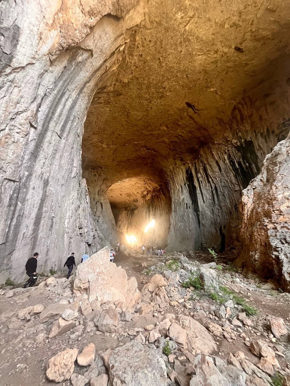 Ghid de cascade și peșteri