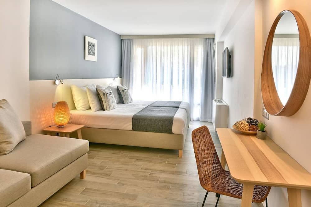 Hotel “iHot@l” — 2