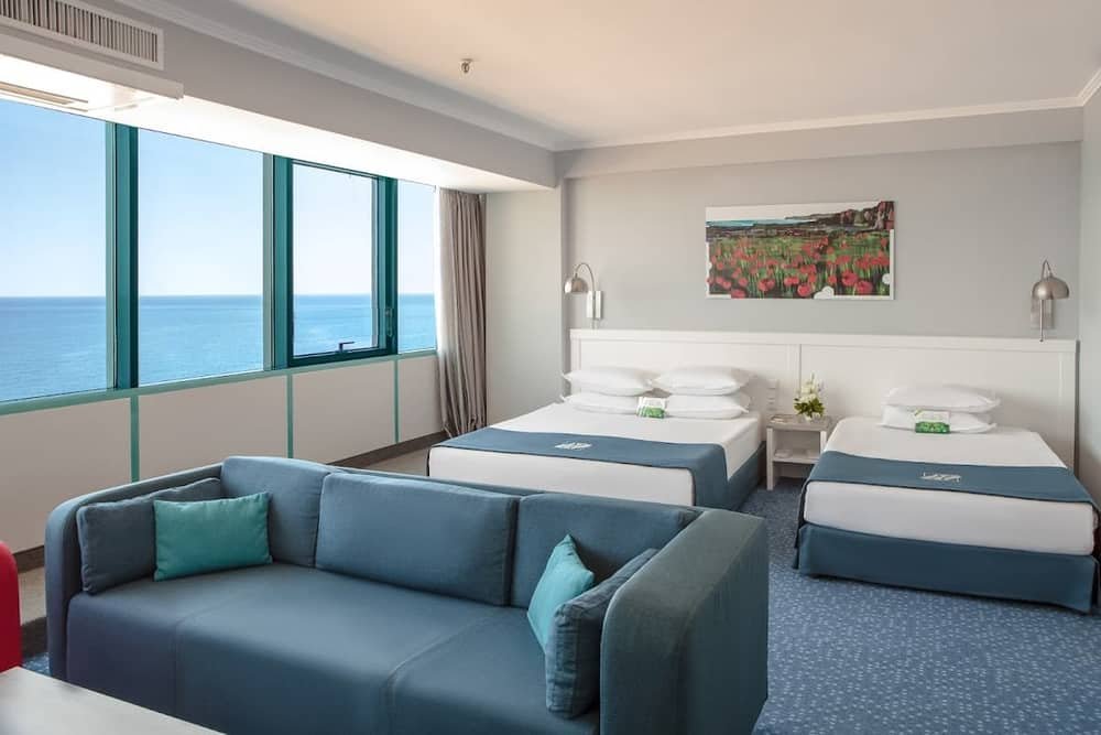 Hotel International Casino & Tower Suites — 2