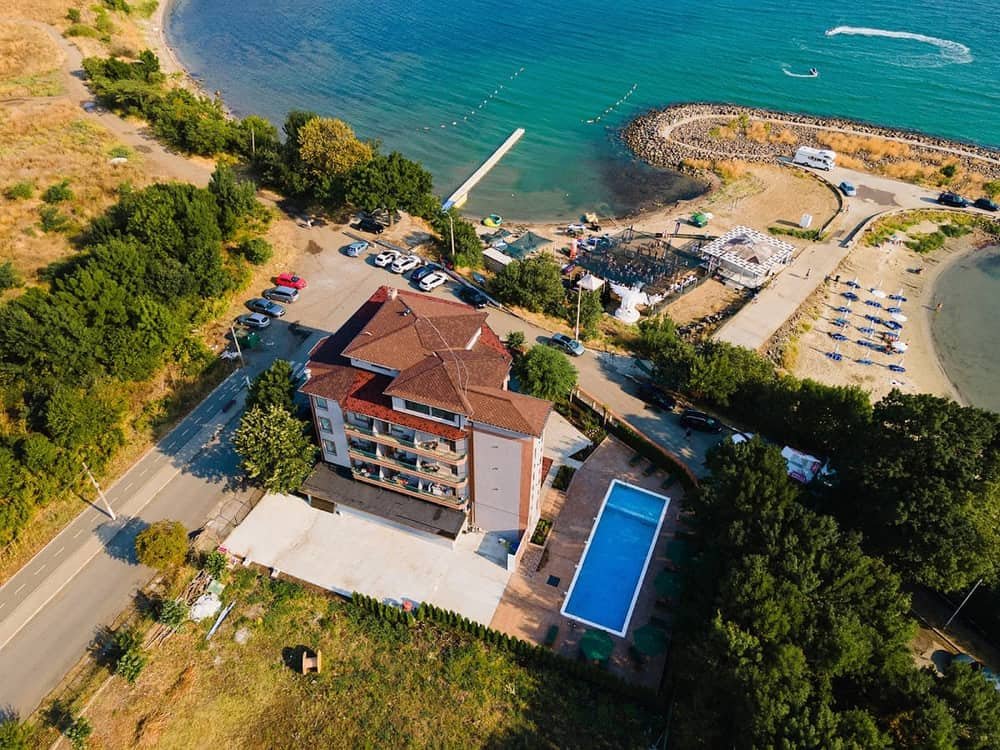 Lecardo Hotel & Restaurant