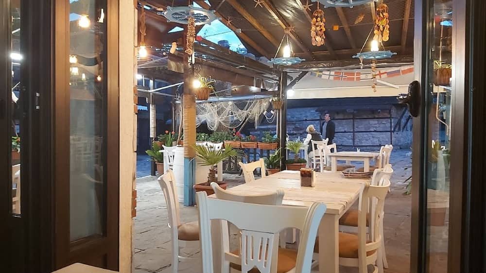 Restaurant Stariya Kavak The Old Tree