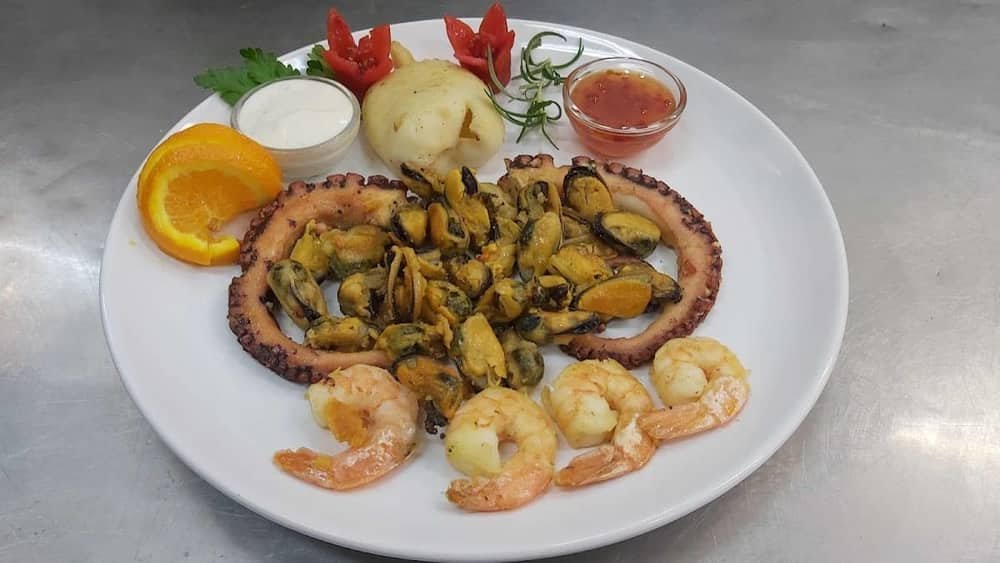 Restaurant Stariya Kavak The Old Tree — 2
